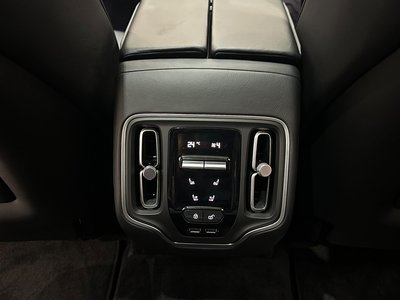 صورة 28 لـ 2021 Aston Martin DBX