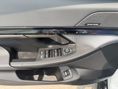 2025 BMW 5 SERIES — миниатюра 12