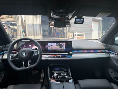 2025 BMW 5 SERIES — фото 5