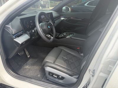 2025 BMW 5 SERIES — миниатюра 11