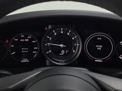 PORSCHE 911 - 8