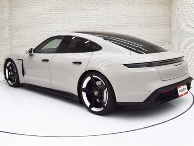 صورة 2 لـ 2023 Porsche TAYCAN