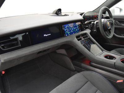 صورة 10 لـ 2023 Porsche TAYCAN
