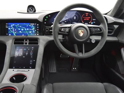 صورة 12 لـ 2023 Porsche TAYCAN