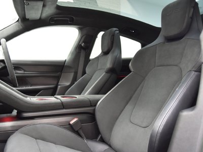 صورة 9 لـ 2023 Porsche TAYCAN