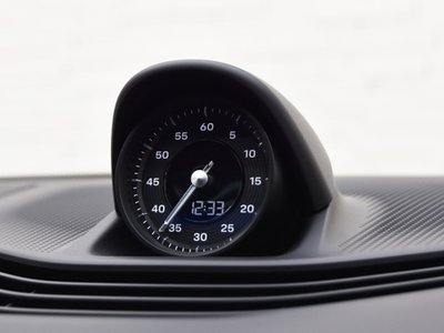 صورة 15 لـ 2023 Porsche TAYCAN