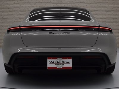 صورة 8 لـ 2023 Porsche TAYCAN