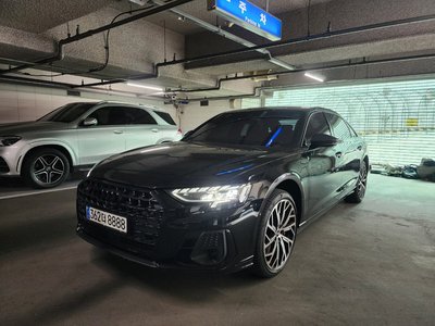 AUDI S8 - 1