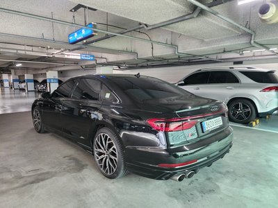 AUDI S8 - 4