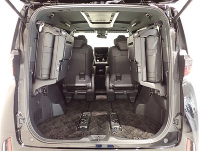 صورة 7 لـ 2023 Toyota VELLFIRE