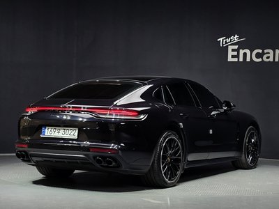 PORSCHE PANAMERA - 4