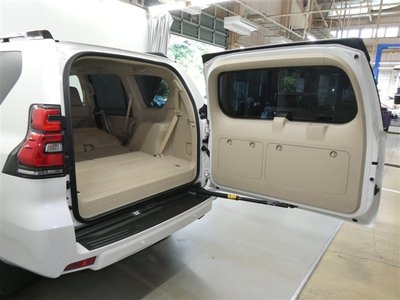 TOYOTA LAND CRUISER PRADO - 8