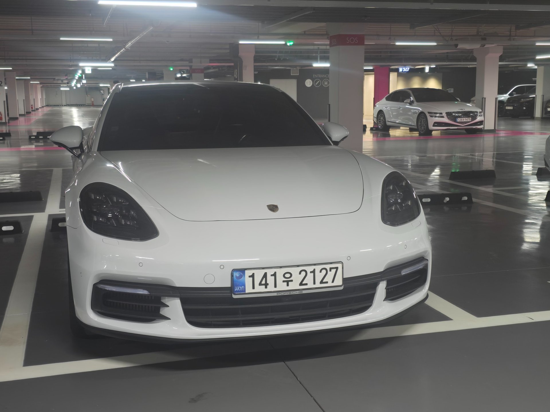 PORSCHE PANAMERA - View 1