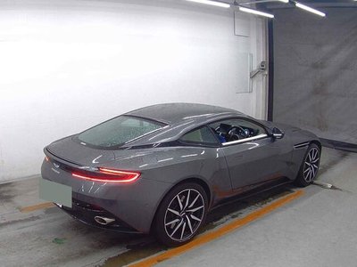 ASTON MARTIN DB11 - 5
