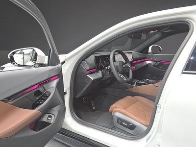 2025 BMW 5 SERIES — миниатюра 13