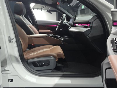 2025 BMW 5 SERIES — миниатюра 16