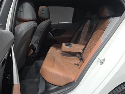 2025 BMW 5 SERIES — миниатюра 18
