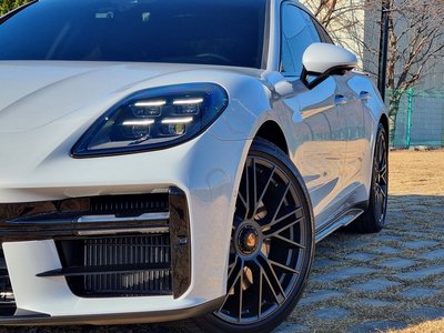 PORSCHE PANAMERA - 4