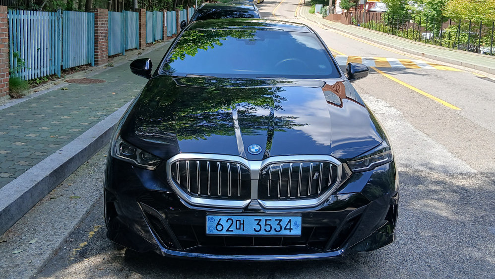 BMW I5 - View 1