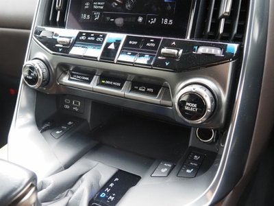 صورة مصغرة 57 لـ 2023 Lexus LX