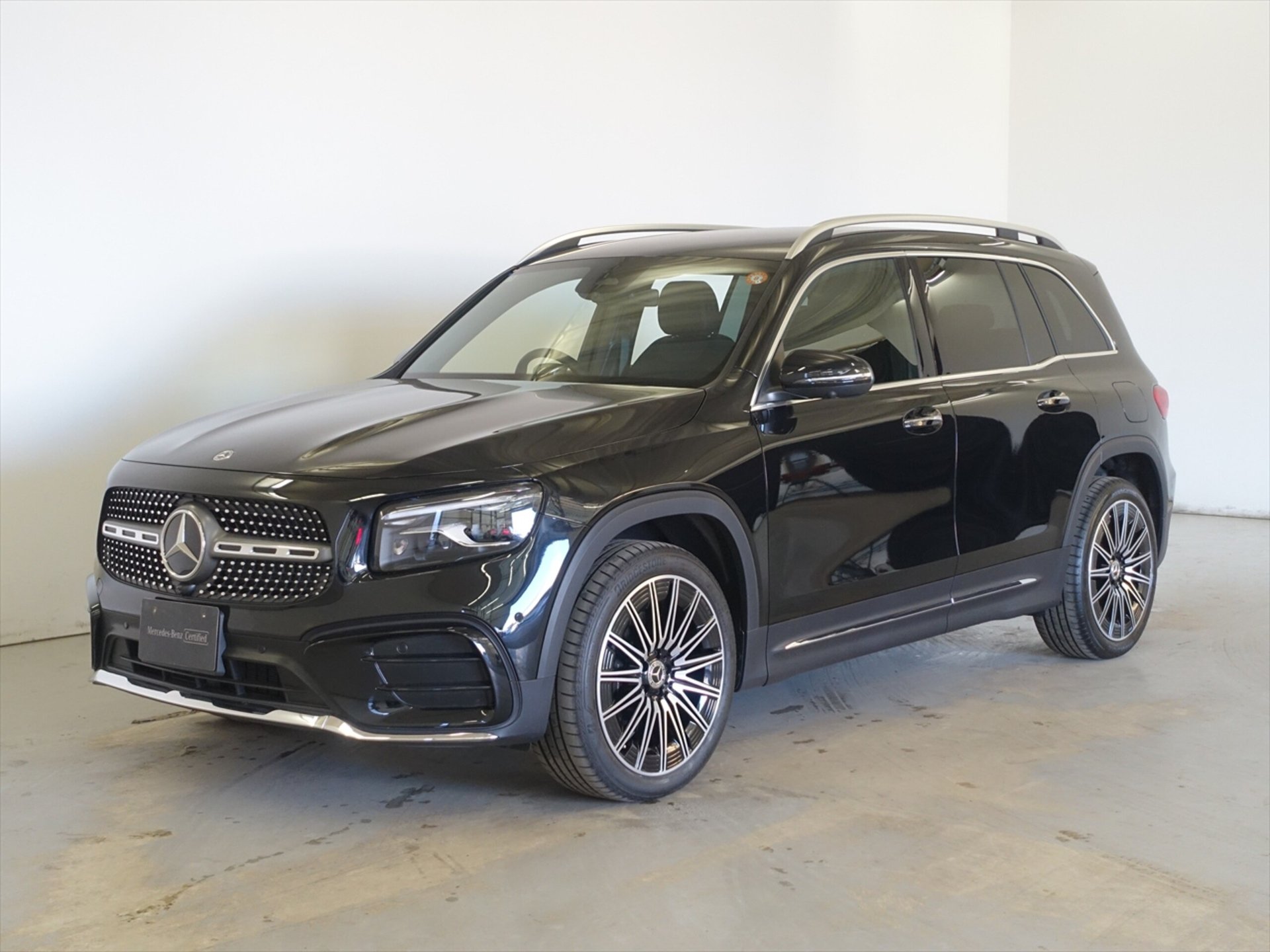 MERCEDES-BENZ GLB - View 1