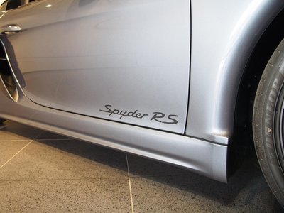 2025 Porsche 718 SPYDER thumbnail 18