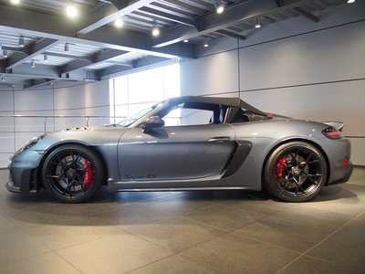 2025 Porsche 718 SPYDER photo 3