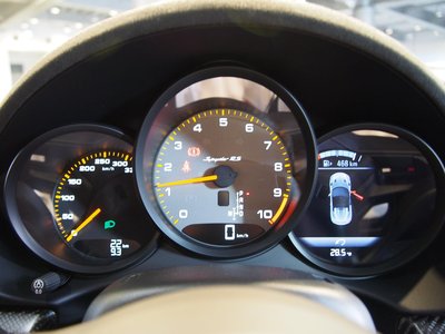 2025 Porsche 718 SPYDER thumbnail 35