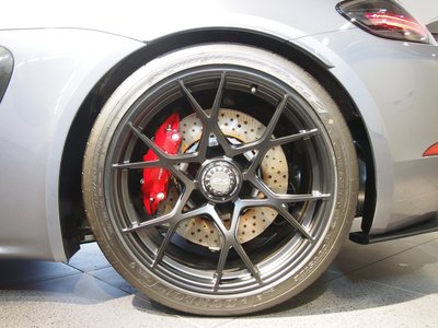 2025 Porsche 718 SPYDER thumbnail 11