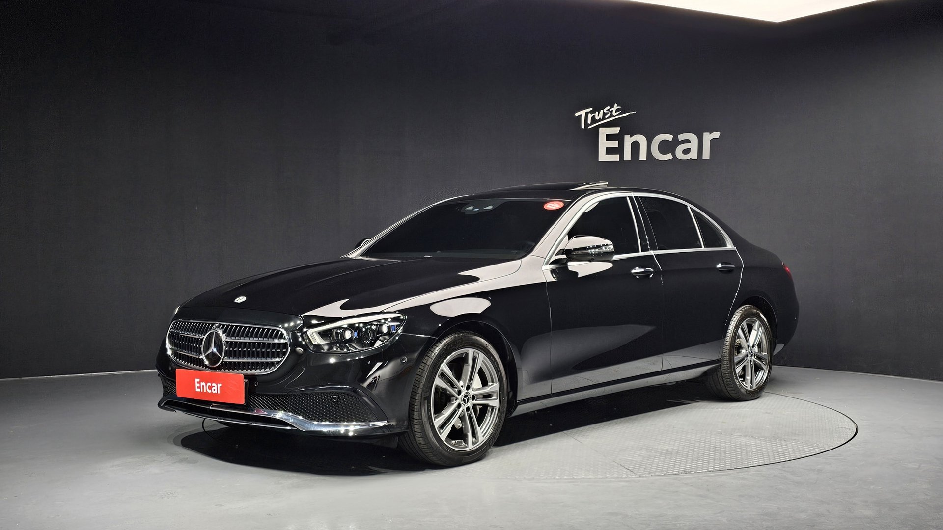 MERCEDES-BENZ E-CLASS - View 1