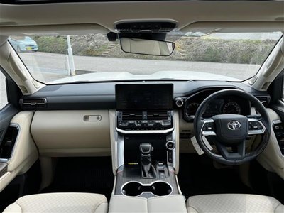 TOYOTA LAND CRUISER 300 - 9