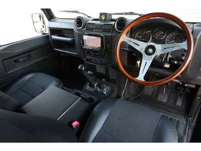 LAND ROVER DEFENDER - 10