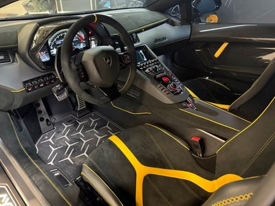 LAMBORGHINI AVENTADOR - 5