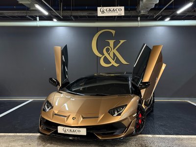 LAMBORGHINI AVENTADOR - 1