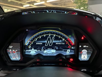 LAMBORGHINI AVENTADOR - 8