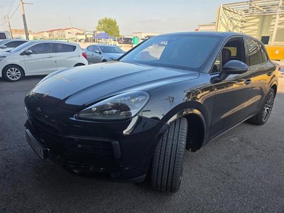 PORSCHE CAYENNE - 4