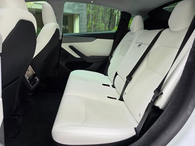 2025 Tesla MODEL Y — фото 10