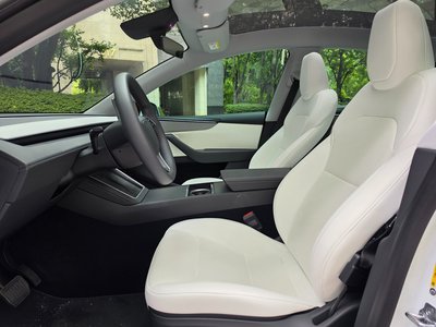 2025 Tesla MODEL Y — фото 9