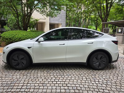 2025 Tesla MODEL Y — фото 2