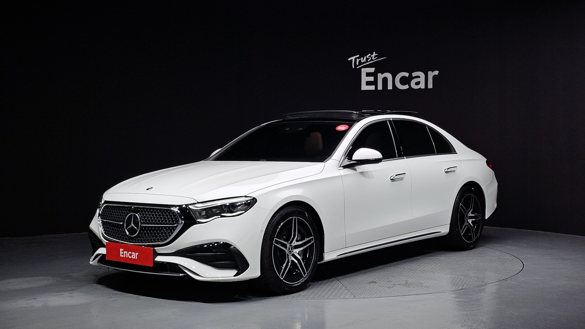 MERCEDES-BENZ E-CLASS - View 1