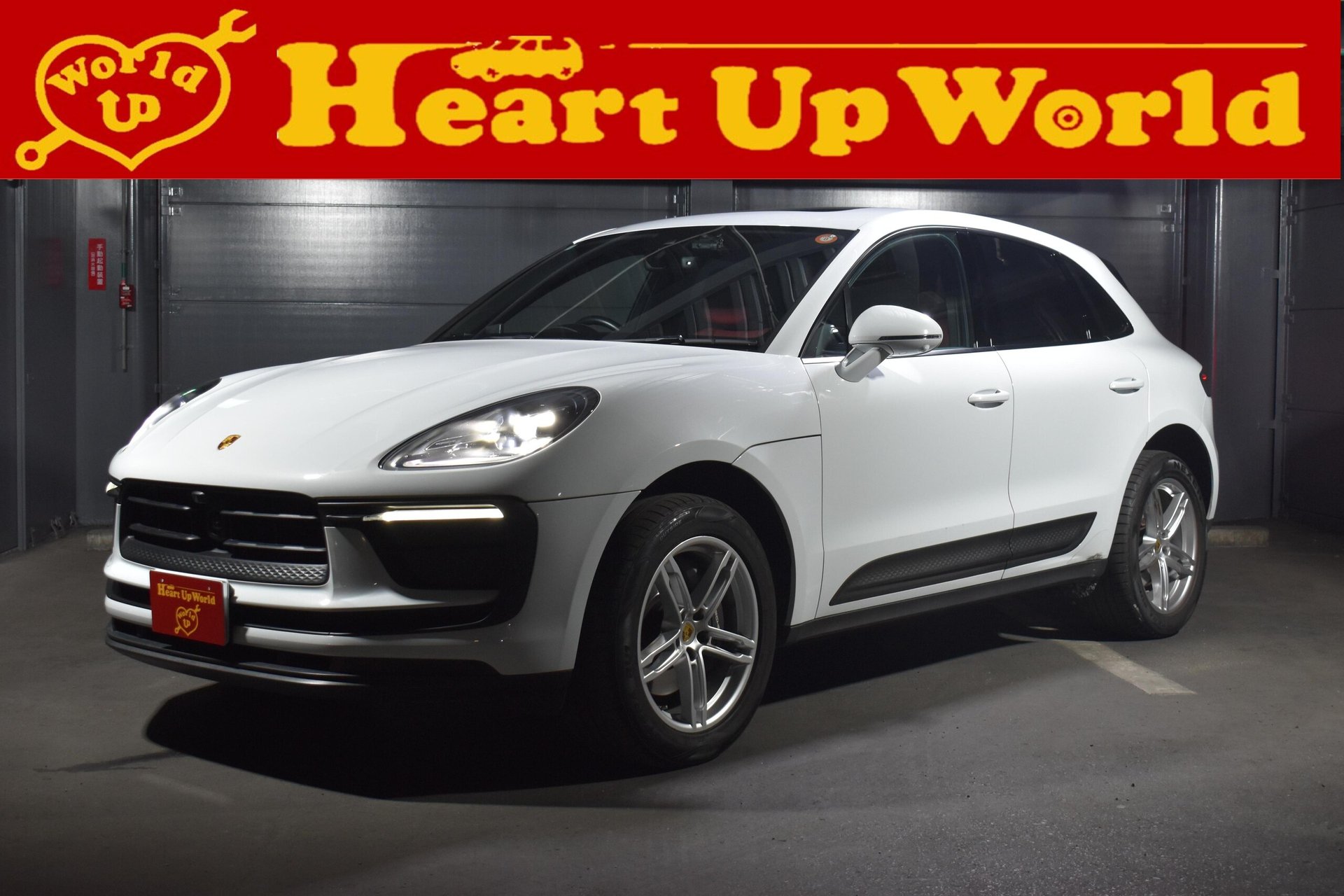 PORSCHE MACAN - View 1