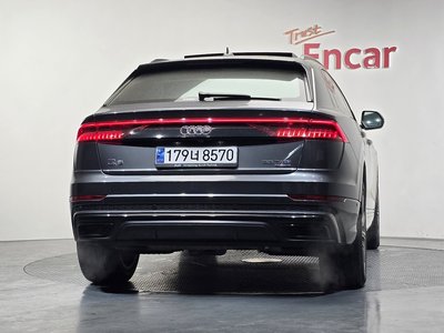 AUDI Q8 - 3