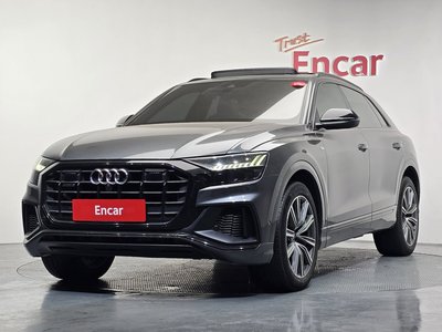 AUDI Q8 - 1