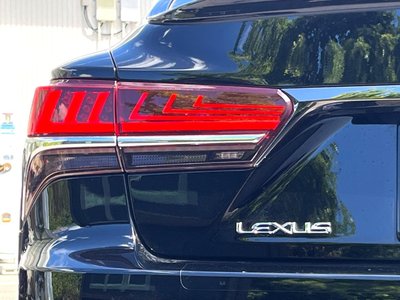 2018 Lexus LS thumbnail 30