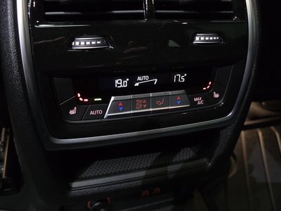 2024 BMW X7 thumbnail 18