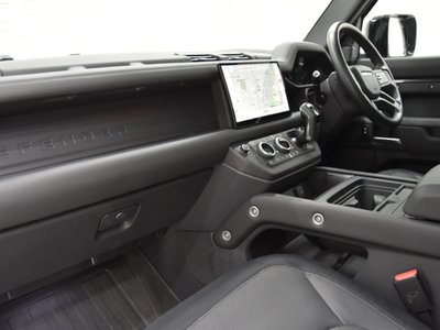 LAND ROVER DEFENDER - 10