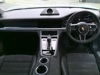 PORSCHE PANAMERA - 8