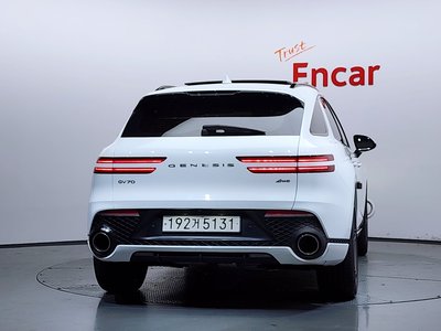 صورة 4 لـ 2022 Genesis GV70