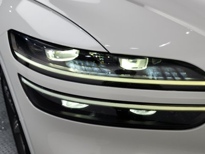 صورة 9 لـ 2022 Genesis GV70