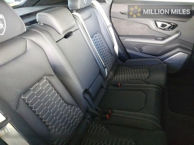 LAMBORGHINI URUS - 6